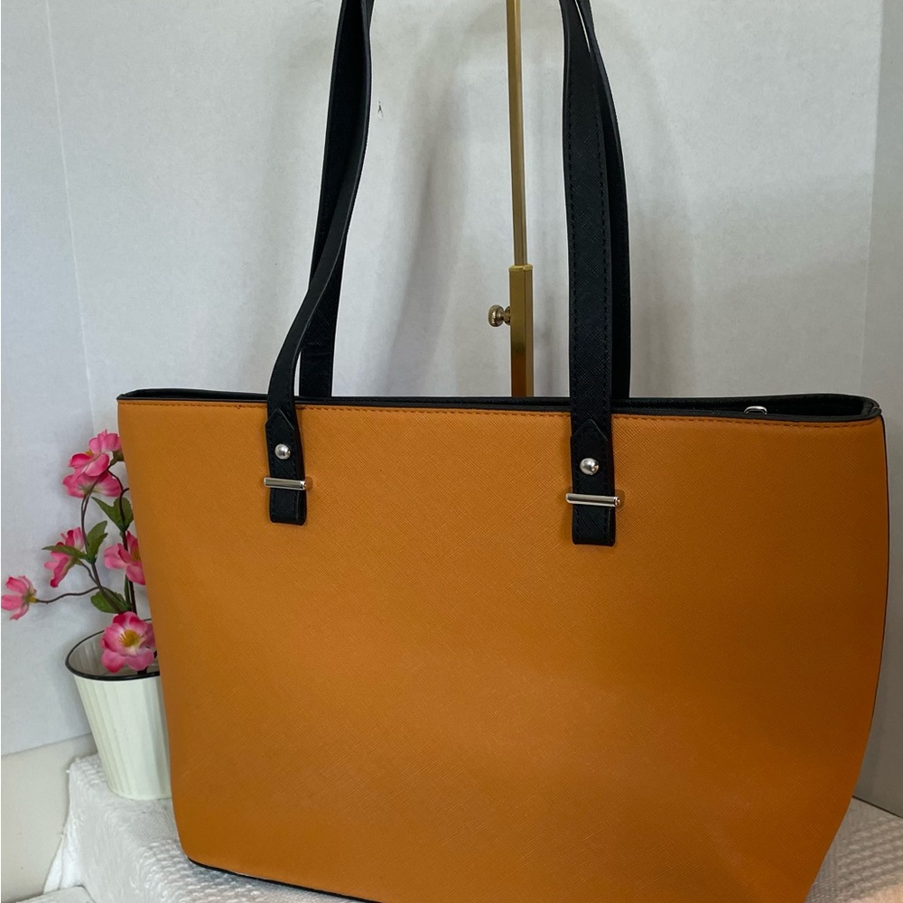 Benoss Two-Tone Caramel and Black Tote Bag - Picture 10 of 10